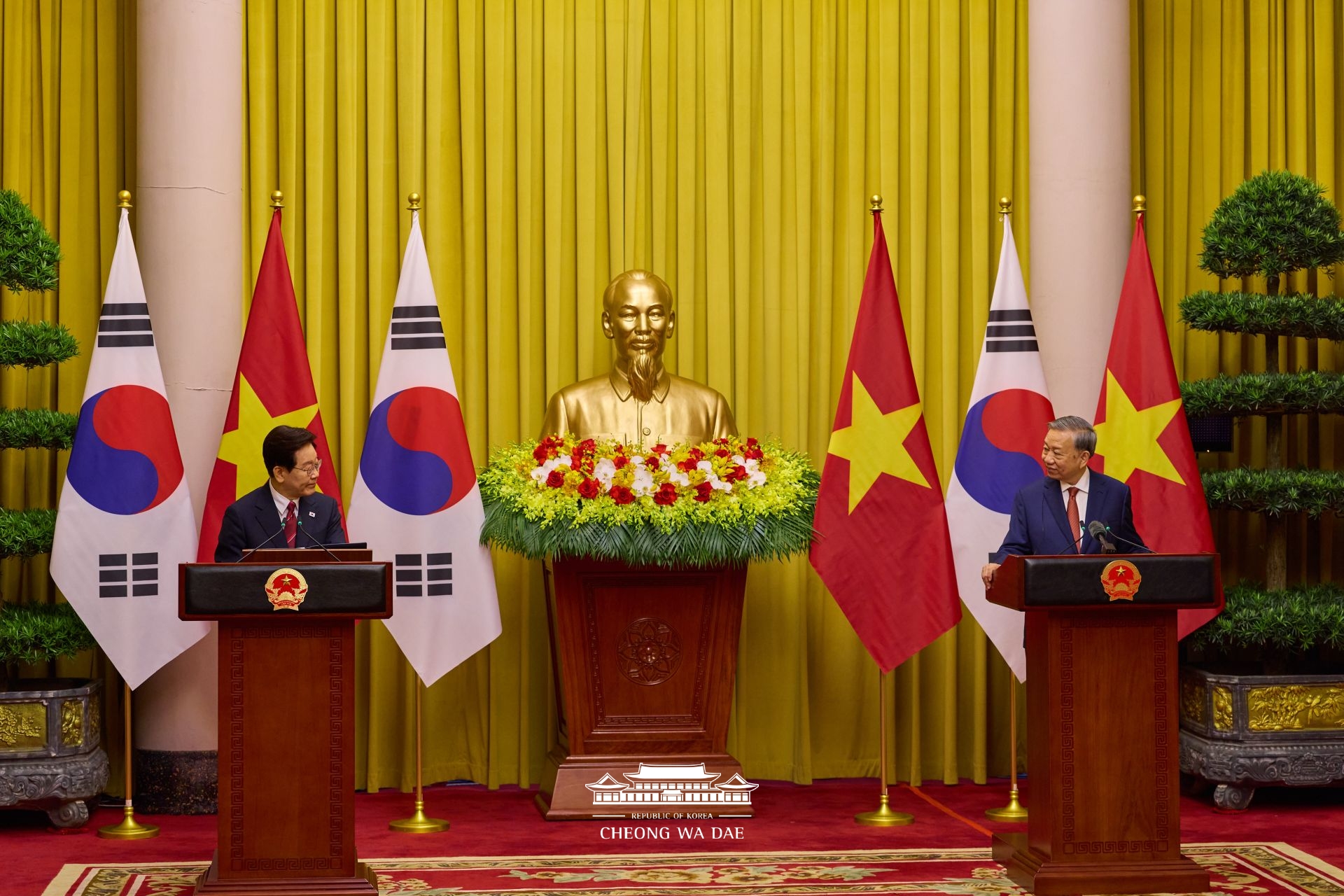 Joint Press Statement by President Lee Jae Myung on the occasion of the Korea-Viet Nam Summit